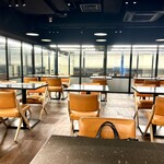 ル・ショコラ・アラン・デュカス - 天気がいい日は開店直後でもお客さんはおられますが、今日は台風の影響ですかね。でもすぐに入って来られました。