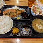 横濱 魚萬 - サバかつ定食 880円