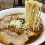 Ramen Nana - 嚙み応えのある中太の縮れ麺