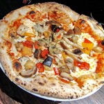 ラッツダイニング - 2023/9月上旬。トマトベースxMIXベジタブル&MIXきのこのピザ。