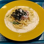 真鶴ピザ食堂 KENNY - 塩辛と青海苔のクリームパスタ（上から）（2023.7）