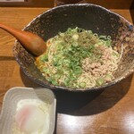 Shirunashi tantanmen kinguken - 汁なし坦々麺大盛り（210g）850円と温泉玉子50円