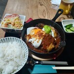 ナカガワ☆スエ食堂 - 焼きハンバーグ定食1400円(普段は煮込みハンバーグの提供)