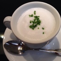 サンタ・マリア・ノヴェッラ・ティサネリーア 京都店 - 小さな前菜(キノコとミルクの温スープ)