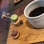 etroit - 大麦若葉とフランボワーズのマカロン
      
      とガレット。