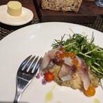 etroit - 前菜。豆苗のサラダに
      茄子とえび、アジの酢漬け。アジが美味しい〜！！