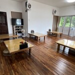 沖縄そば まるかみ - テーブル6卓