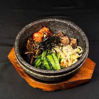 A diverse lineup of Korean Cuisine such as stone-grilled bibimbap and chijimi