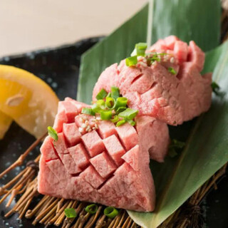 肉の旨みを引き立たせる“塩”など調味料にもこだわります！