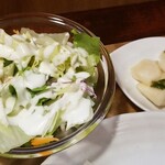 キッチン ブルー グローブ - サラダ、お新香のアップ