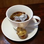 キッチン ブルー グローブ - ミルクを入れます