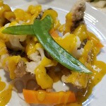 キッチン ブルー グローブ - 反対側から、オレンジのキレイなソースですね