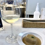 赤白 阪急三番街店 - おでん　大根　&  ますますマスカット(白ワイン)