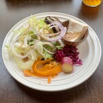 バルバルキッチンアメリ - 毎度のランチサラダ
      この店のサラダはいつも本当に美味しい！