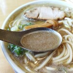 中華そば ひらこ屋 - 濃口のスープは意外にサラリとしています