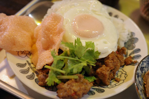 ★バカオライス☆ ガパオライス定食』by ふらふら関西 : チョロ屋 - 心斎橋/居酒屋