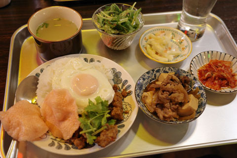 ★バカオライス☆ Gapao rice | spinns vintage&café | LINE Official Account
