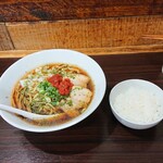 自家製麺 5102 - 辛醤油ラーメン大盛1050円 辛み追加100円 ライス100円