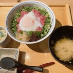 寿司ろばた 八條 - ネギとろ温玉丼 900円