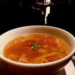 Jindhinrou - サンラータンスープは酸っぱいけど癖になる味。美味しい！