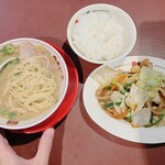 天下一品 - ホルモン野菜炒め定食　ラーメンはミニに変更。