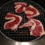 Gyuu kaku - 牛角コースで最初に提供される豚バラとろカルビ