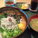 しらす屋ゆあさ湾 則種 - 生しらす丼