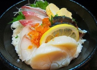 h Kushiyaki Den - 〆のご飯も充実しています!　海鮮プチ丼　