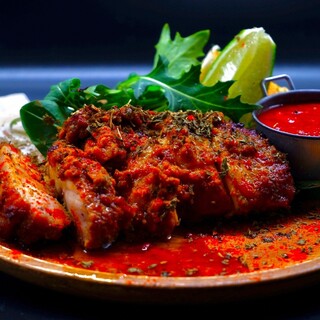 名物スパイスカレーなど試行錯誤の末に生まれた手作り料理