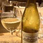 SMOKE DOOR - 白ワインはよく冷えてる