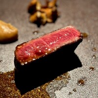 Metis 六本木 - 熊本県産黒樺牛BMS12  “クリミ” フランス産ジロール茸 薪焼き