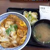 吉野家 - 親子丼 547円(税込)＋お新香・味噌汁セット 195円(税込)(2023年8月30日撮影)