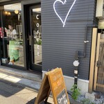 Chilling Coffee&Bake - お店の入り口