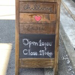 Chilling Coffee&Bake - お店の看板