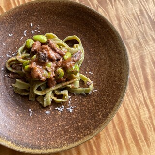 生産者さんから届く土地の食材を季節の一皿に！