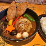 SOUP CURRY PARI PARI - サービスのチーズハンバーグ美味し♪