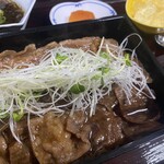 Machiya Kappou Okage - ランチ定番。和牛すき焼き重