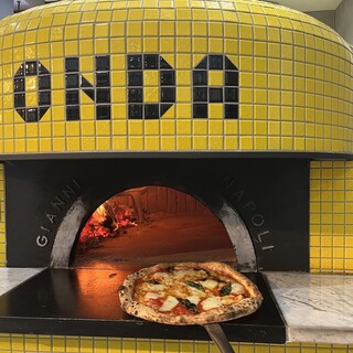 薪窯で仕上げる絶品ピッツァ！充実の一品料理もぜひ◎