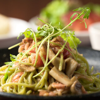 シェフの得意料理自家製生パスタ