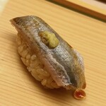 鮨おばな - 小鰯です。故郷の瀬戸内では、三度洗って鯛の味、と言われております