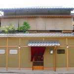建仁時南門の正面にできた新店