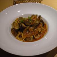 サルティンバンコ - アサリとトマトのパスタ