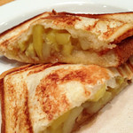 テータ - バナナボウル(ハロウィン仕様のバナナ＆薩摩芋のホットサンド)