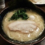 吟家 - 濃厚とんこつ醤油ラーメン