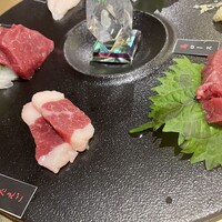 馬刺しと焼き鳥 グルマン三年坂 - 