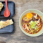 かばと製麺所 - ・シン肉みそ坦々うどん730円 　ちくわ天130円 　まいたけ天200円 　えび天160円