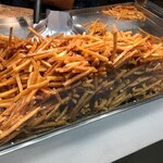 芋屋金次郎 日本橋店 - 芋の山