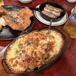 ザ・ホフブロウ - ウインナーシュニッツェルとランチスパピザとランチホフブロウセットの自家製ソーセージ