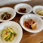 韓国家庭料理屋 松島 - 料理写真:お食事注文でついてくる小鉢5種