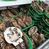 かき小屋　渡波 - 料理写真:万石浦産の牡蠣は8個1000円！一年牡蠣で身の締り具合が最高です！